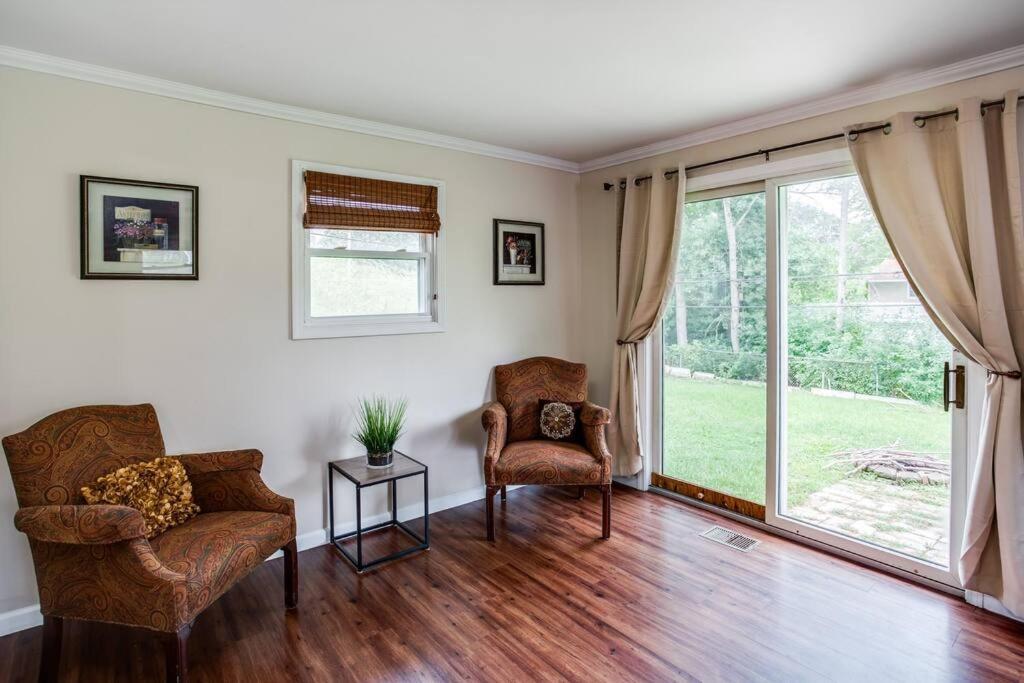 {Quiet Suburban Ranch Hot Tub} Mins Arpt/Rit/Dwnt Apartment Rochester Exterior photo